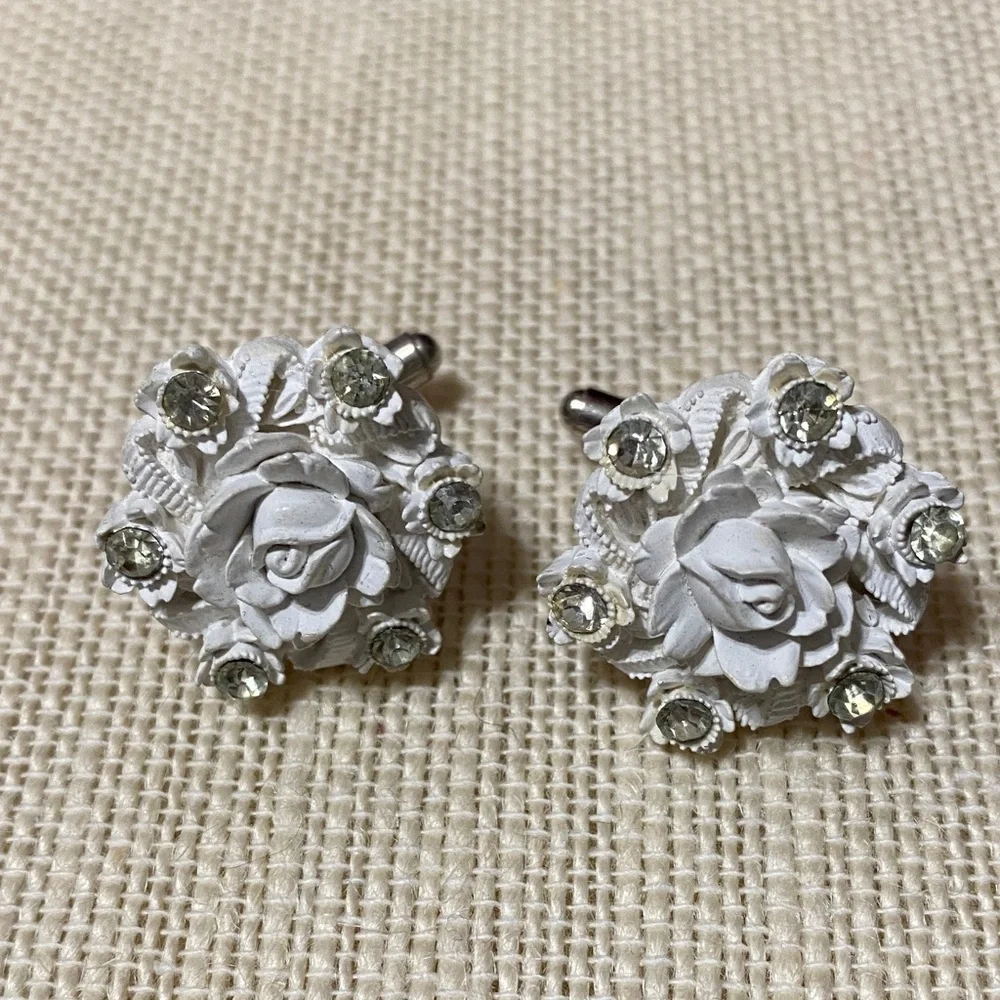 Elegant vintage White rose  Floral rhinestone cuff links